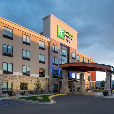 Holiday Inn Express Hotel & Suites Bismarck By Ihg Exterior foto