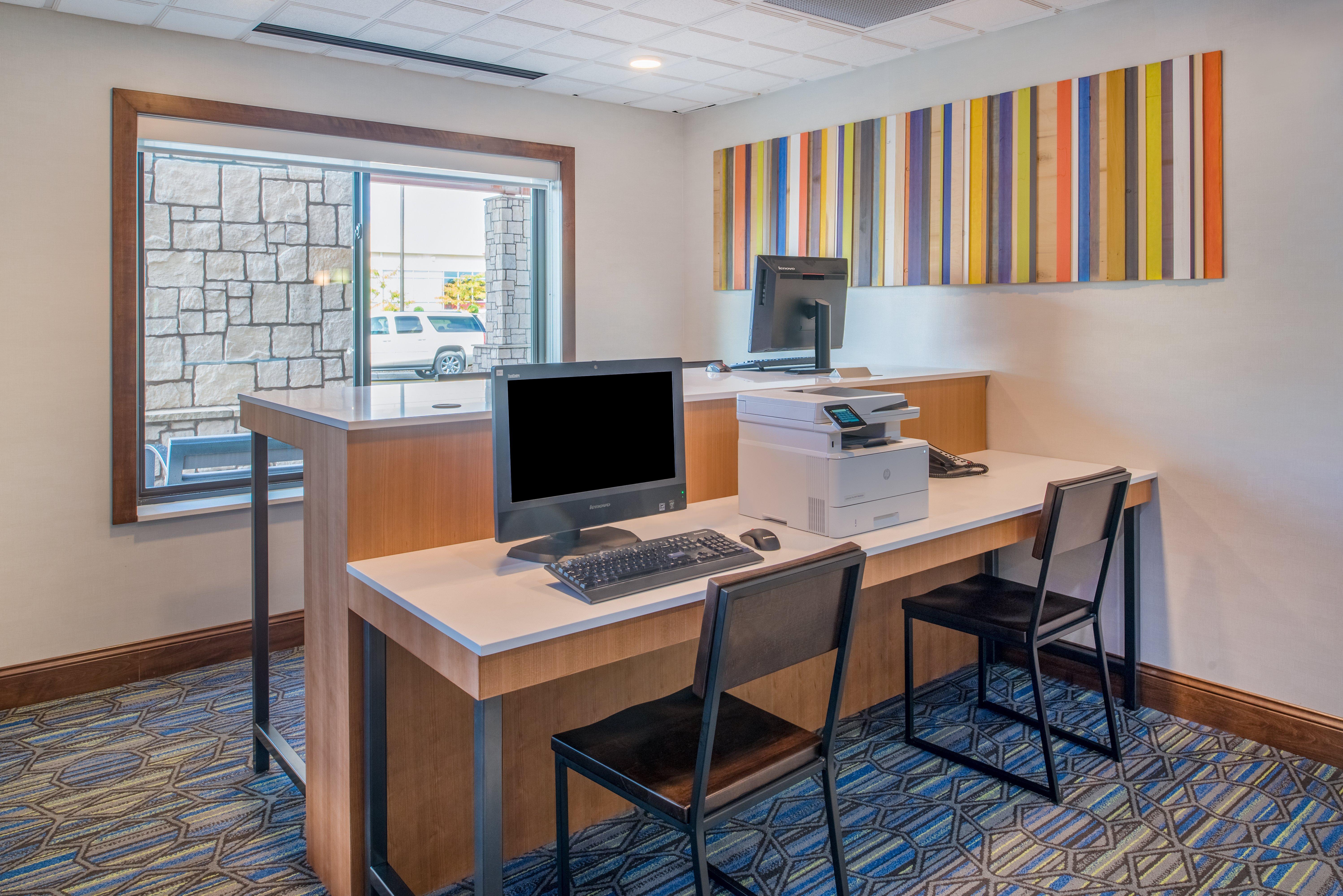 Holiday Inn Express Hotel & Suites Bismarck By Ihg Exterior foto