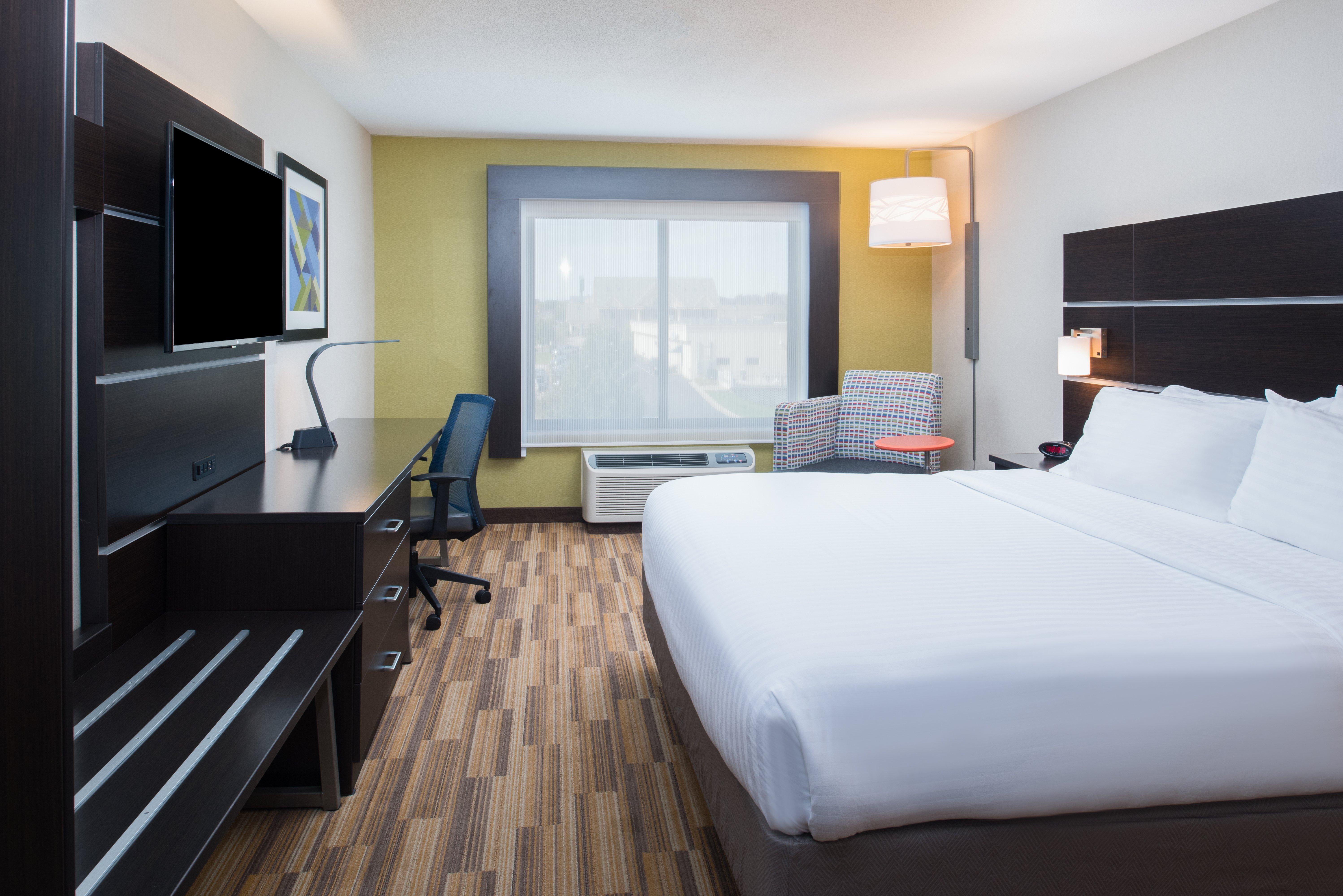 Holiday Inn Express Hotel & Suites Bismarck By Ihg Exterior foto