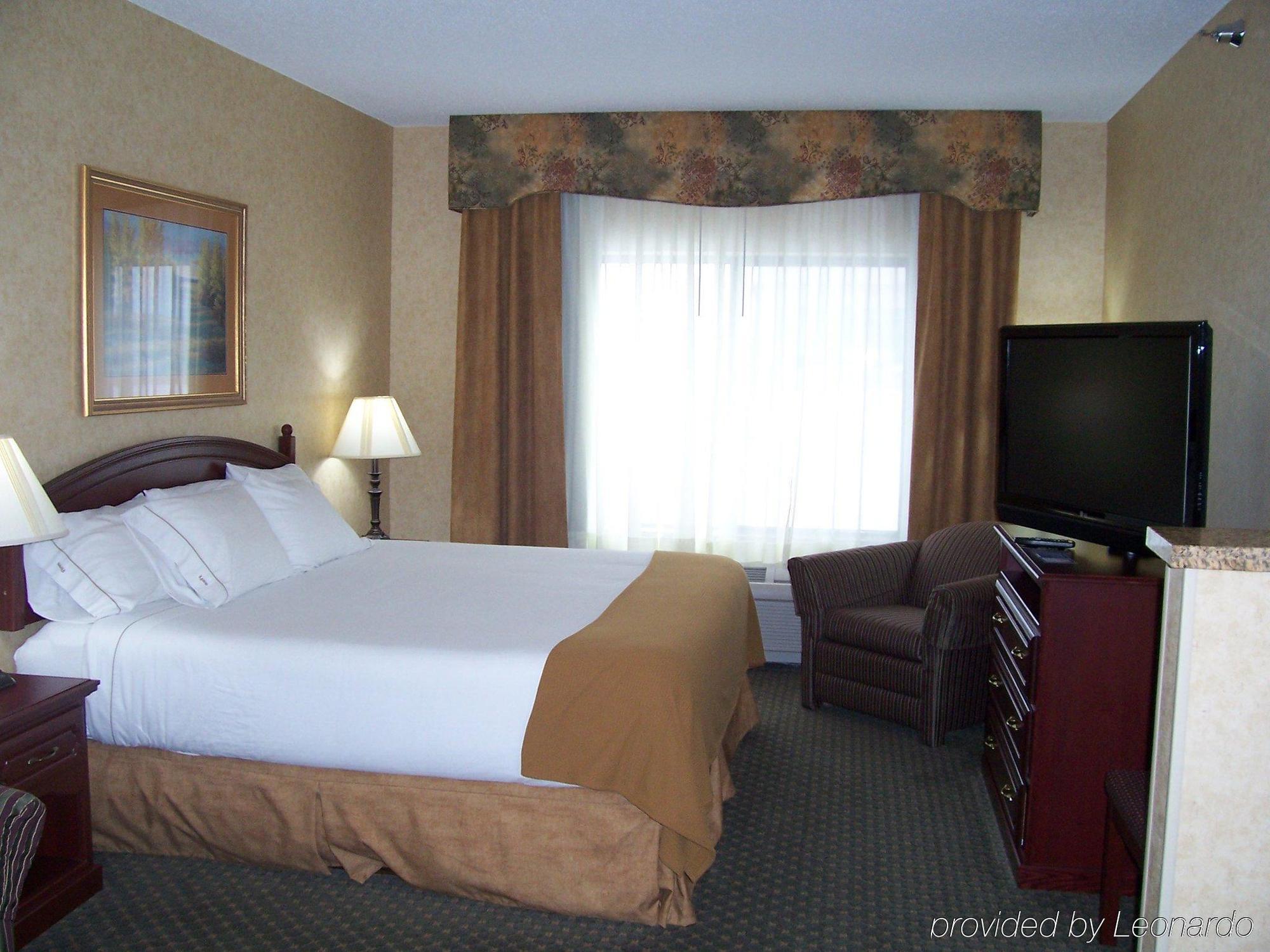 Holiday Inn Express Hotel & Suites Bismarck By Ihg Habitación foto