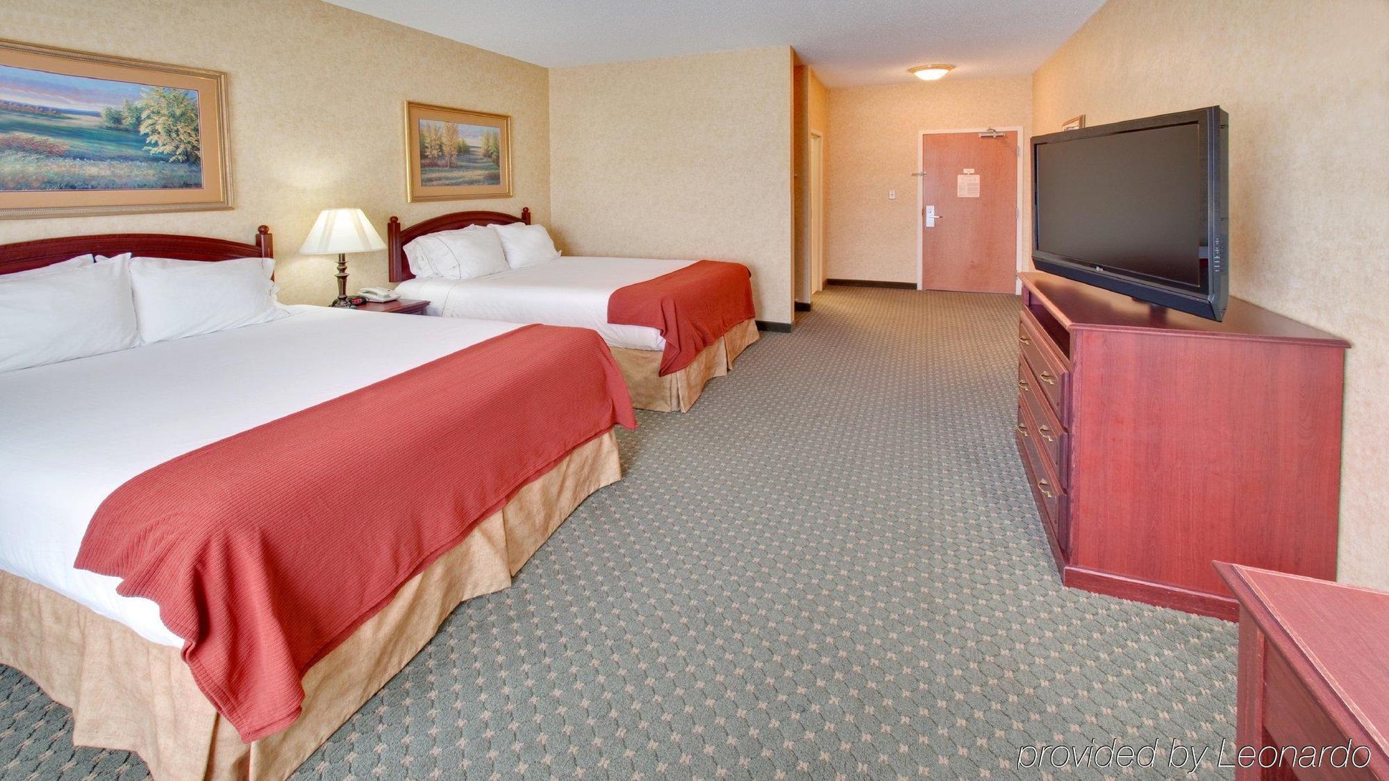 Holiday Inn Express Hotel & Suites Bismarck By Ihg Habitación foto