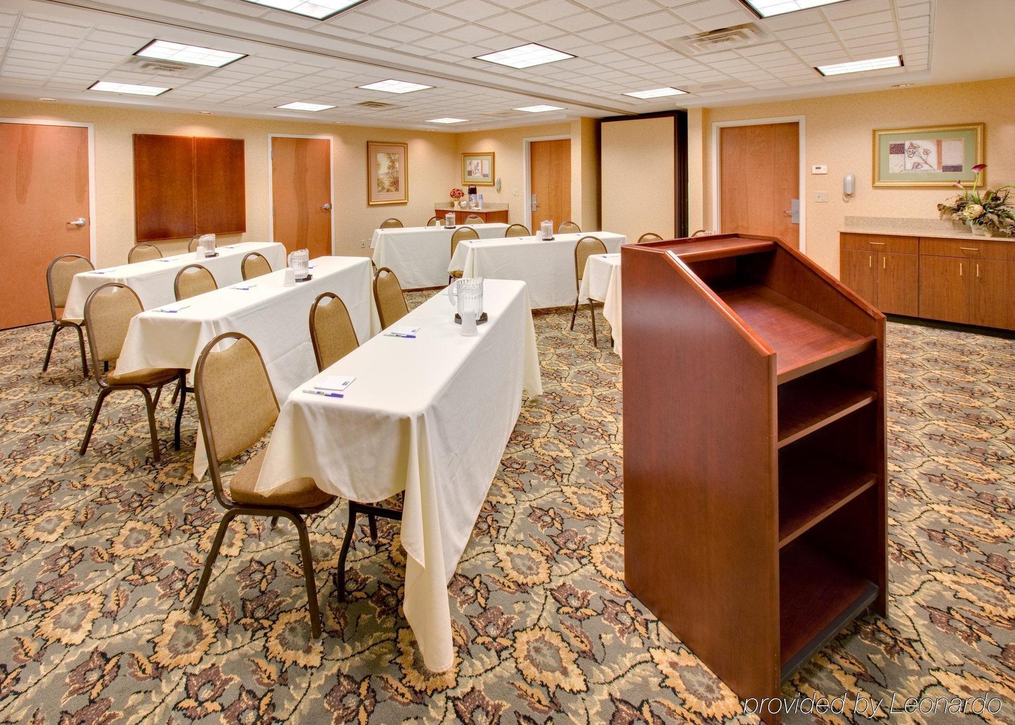 Holiday Inn Express Hotel & Suites Bismarck By Ihg Facilidades foto