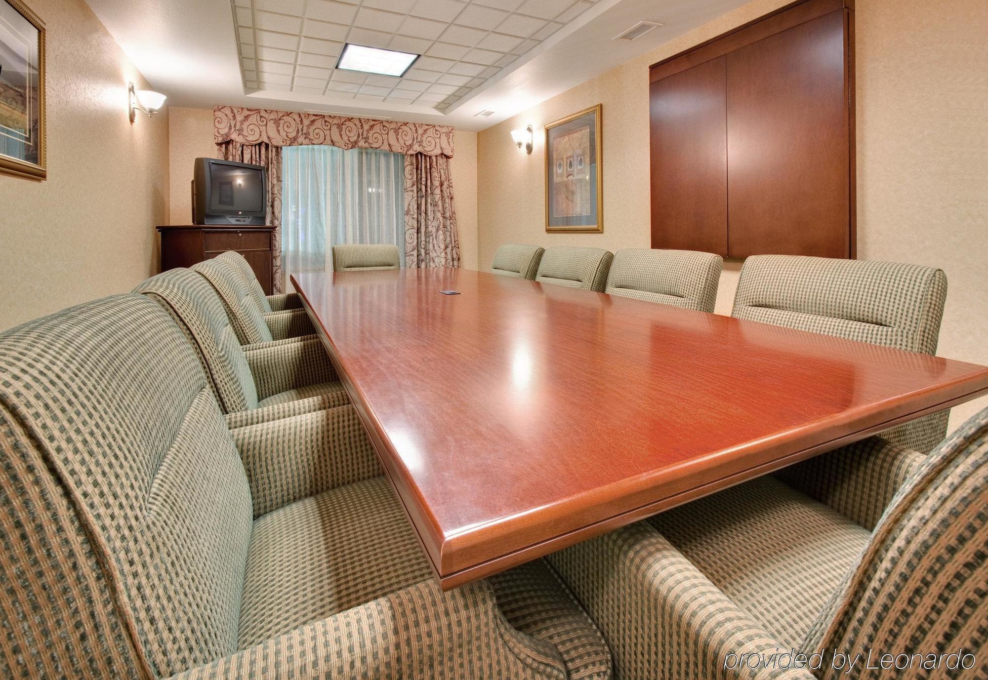 Holiday Inn Express Hotel & Suites Bismarck By Ihg Facilidades foto