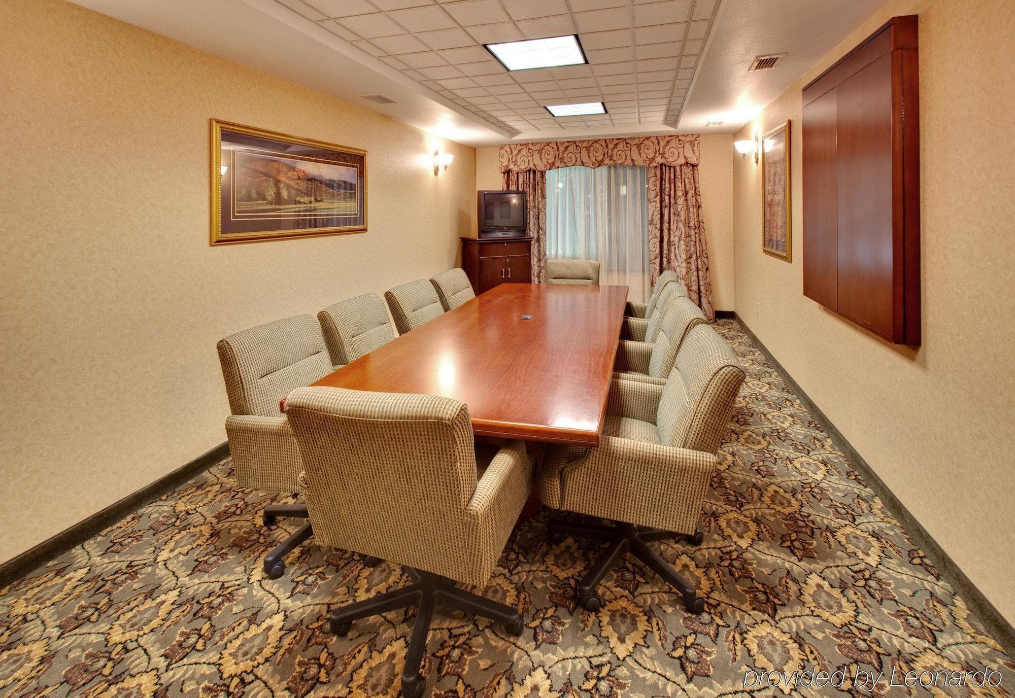 Holiday Inn Express Hotel & Suites Bismarck By Ihg Facilidades foto